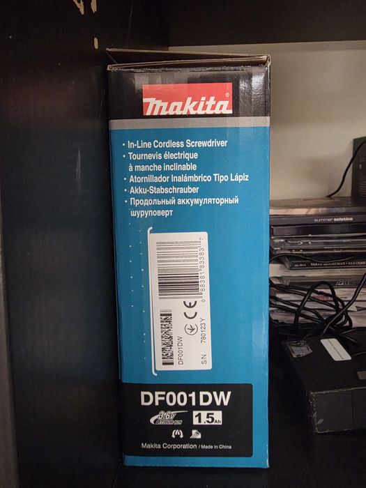 Продавам акумулаторна отвертка Makita DF001DW