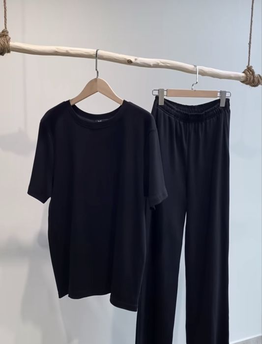 продается женскин вещи