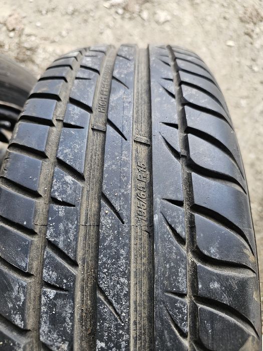 4бр Летни гуми 195 65 15 с джанти за VW 5 112x 15 пелфектни