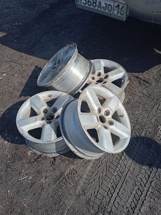 Продам диски на тойоту равно 4
