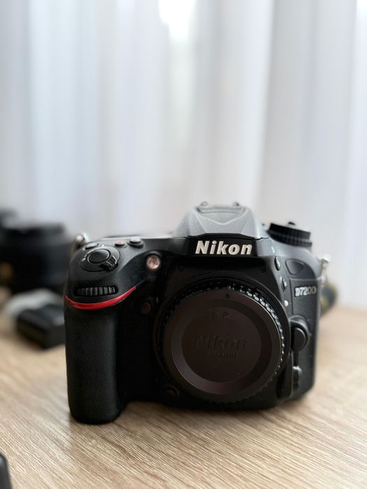 Nikon D7200, obiectiv 35 & 50 mm, bliț Godox si accesorii