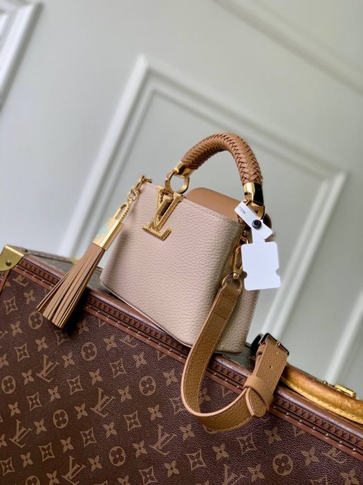 Geanta Louis Vuitton Capucines