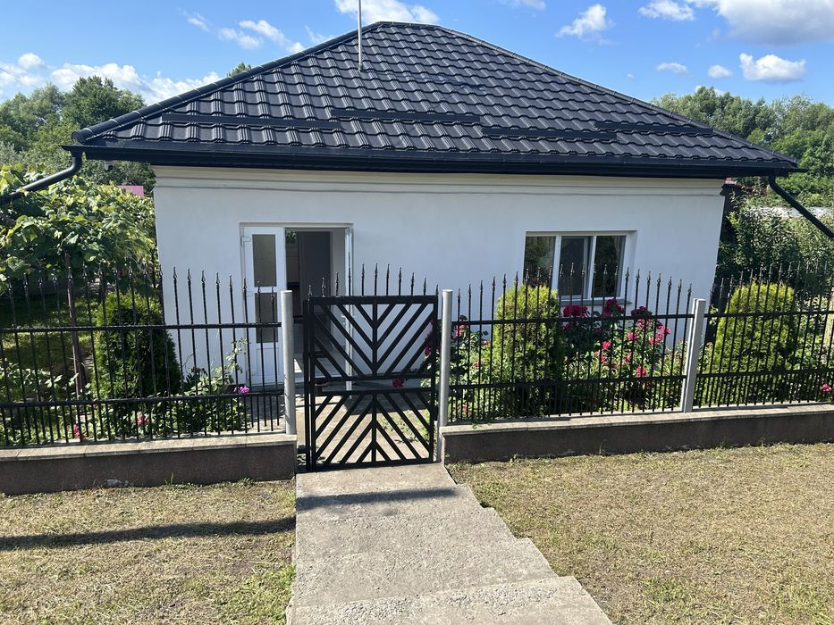 P.F. Ofer spre închiriere casă recent renovată, aproape de orașul Târgu Neamț