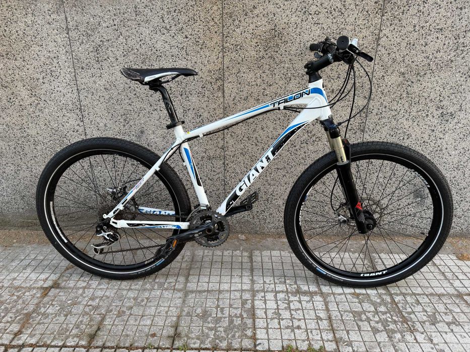 Giant Talon 2 26''/Shimano XT 3x9/Shimano XT brakes/Rockshox Reba Air