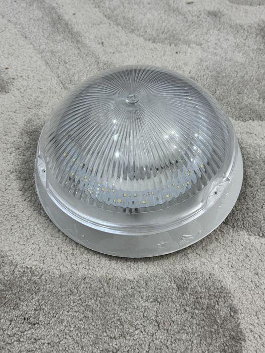 Плафон в хорошем состоянии