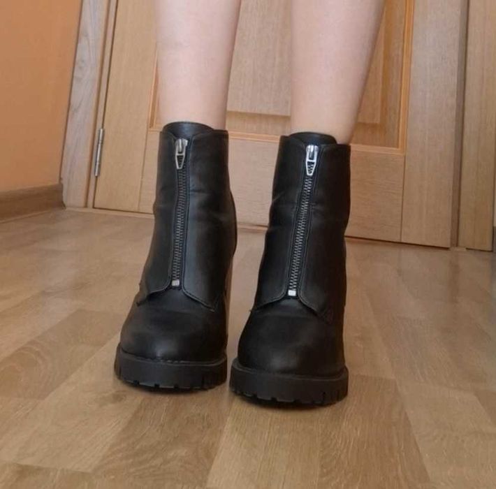 Дамски боти с ток