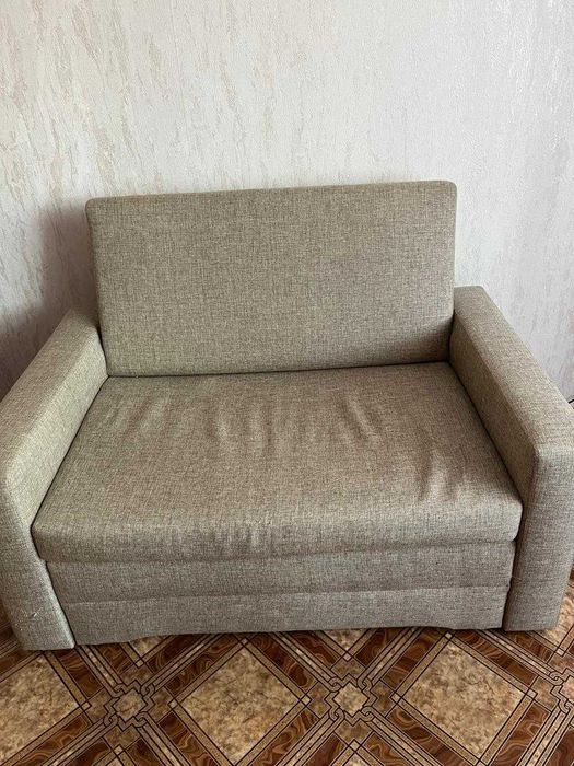 Продам стол в гостиную