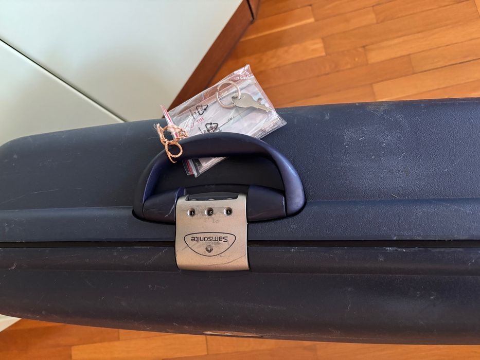 Куфар Samsonite 67L твърд