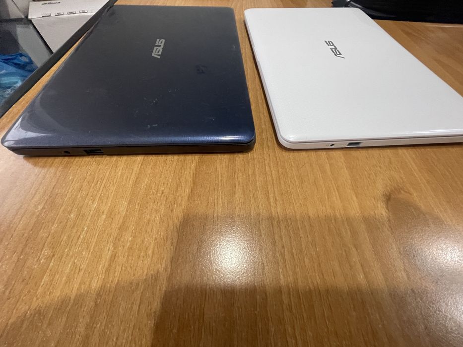 Laptop Asus 2 bucati nefunctionale ptr piese