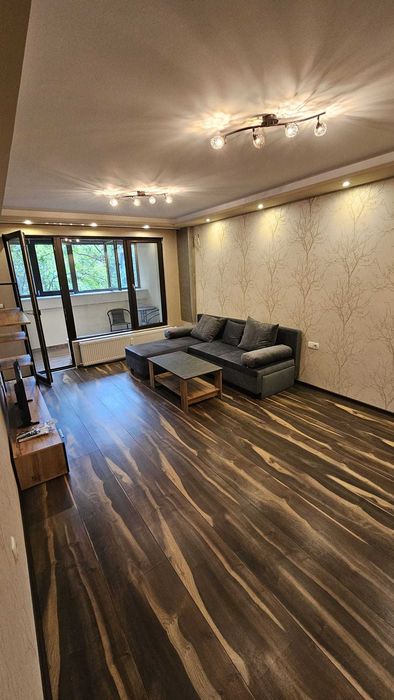 Дава се под наем Двустаен апартамент в Плевен, Идеален център - 68 кв.м за 357 € - Снимка #3