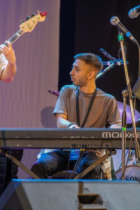 Ofer lectii de pian jazz si teorie