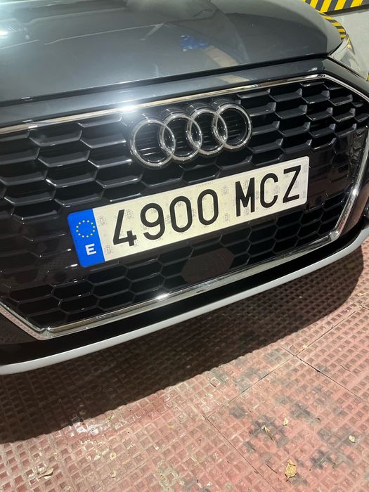 Suport plăcute înmatriculare, doua seturi, 4 placi autoadezive și scai