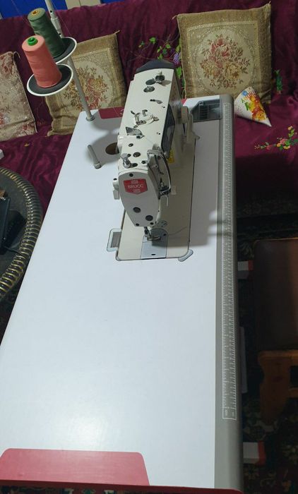 Брус тикув машинаси сотилади.