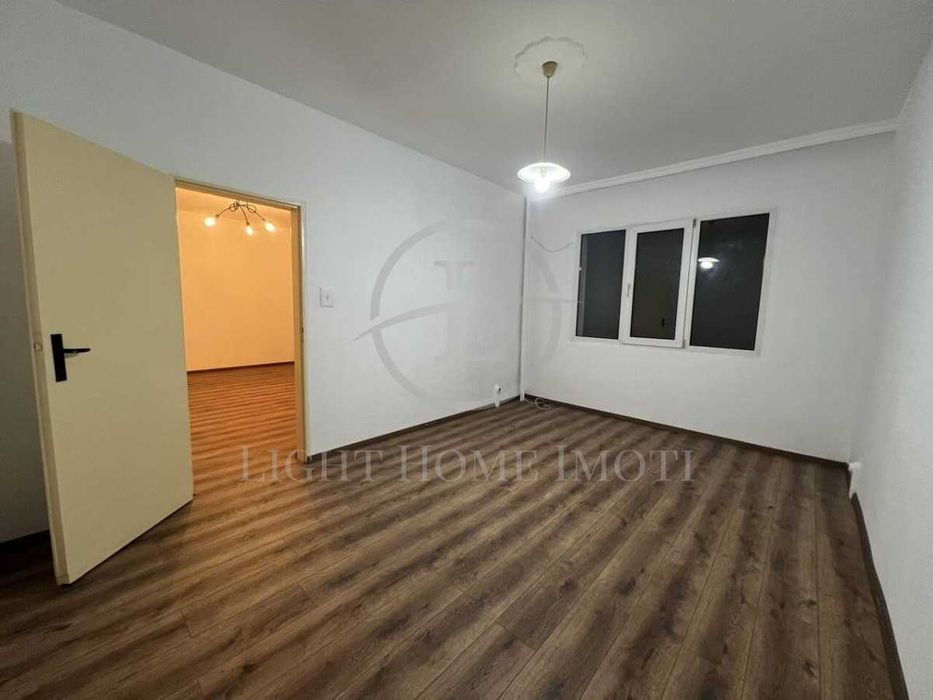 Продава се Тристаен апартамент в Пловдив, Кючук Париж - 87 кв.м за 2009 €/кв.м - Снимка #3