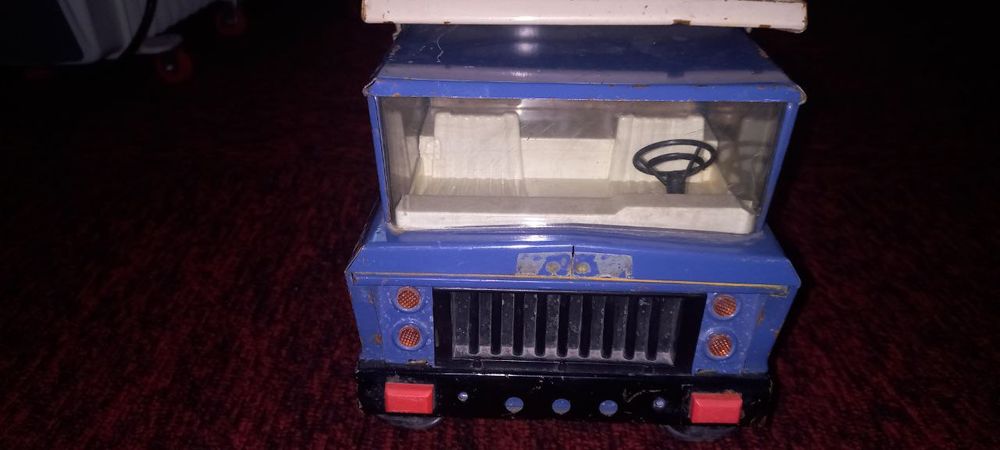 продаю жилезный грузовик советского производства