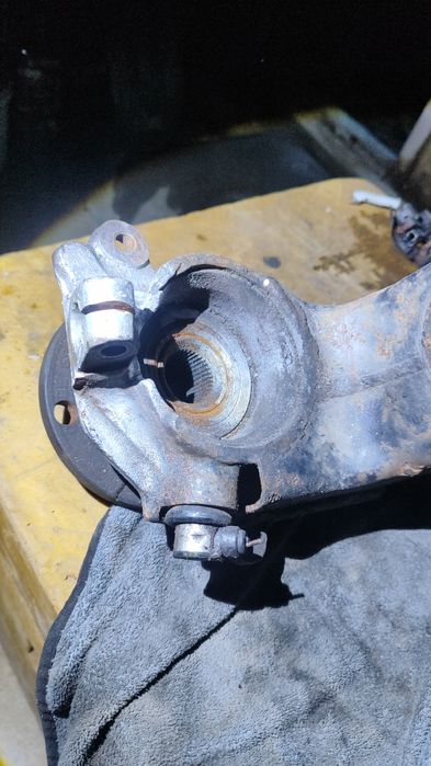 Цапфа Ауди 100 с4 правая