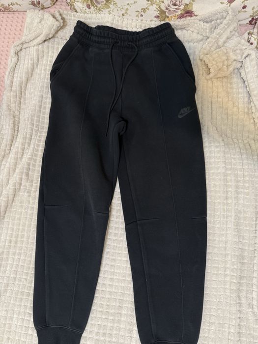 Nike tech fleece дамски