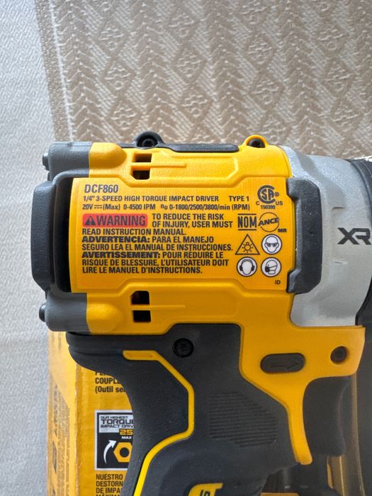 Винтоверт Dewalt DCF 860
