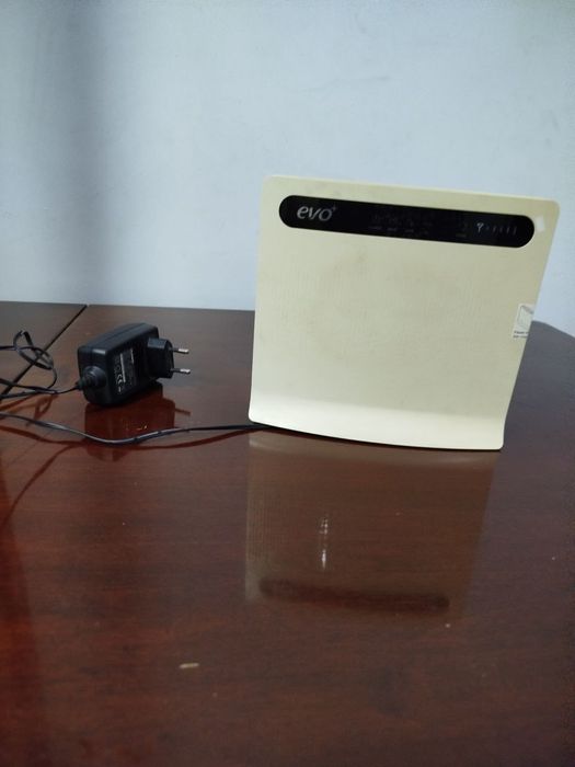 Роутер б/у белого цвета