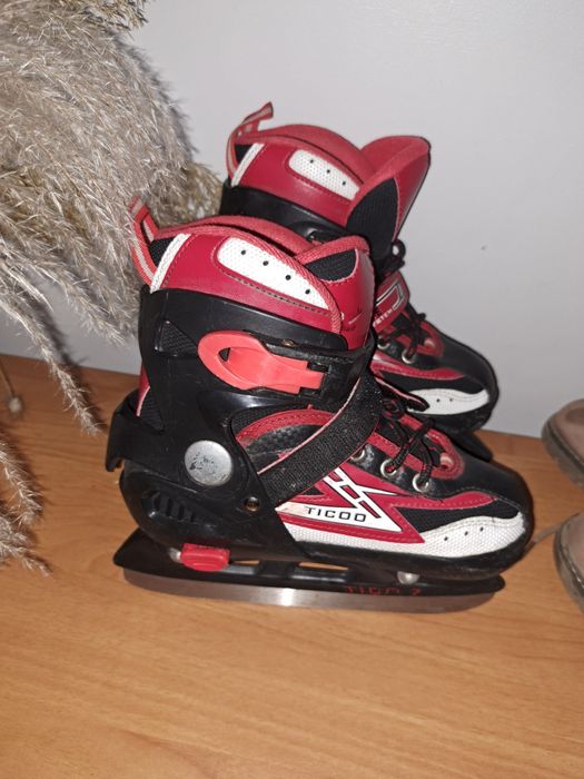 Отдам ледовые коньки.