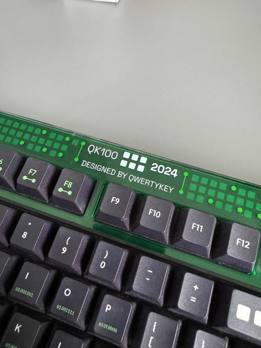 Tastatura Mecanica Gaming QwertyKey100 Matrix RGB Wireless