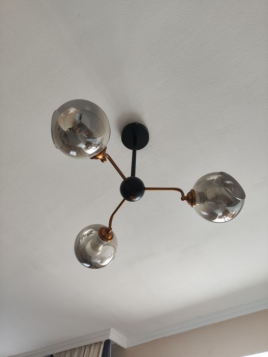 Люстры 5 и 3-х ламп.