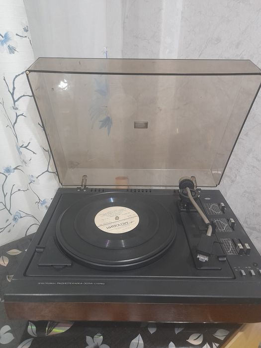 Проигрыватель Электроника