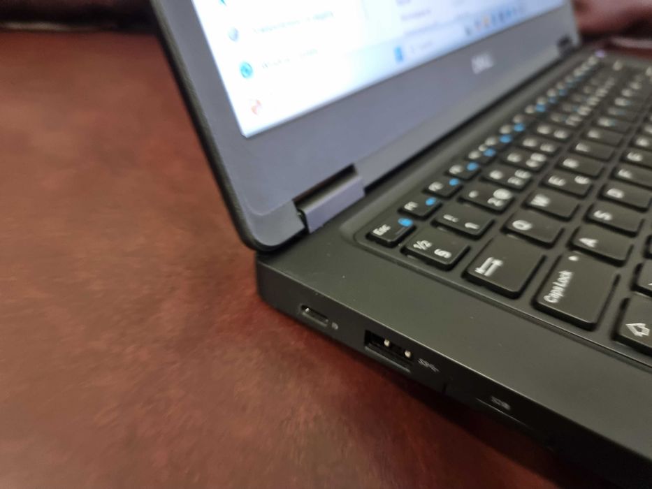 Лаптоп Dell Intel Core i5-8350U