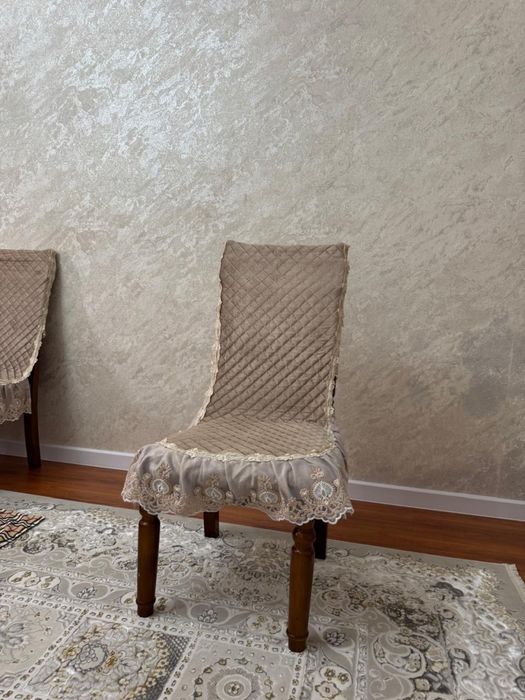 Срочно продам стулья с чехлом