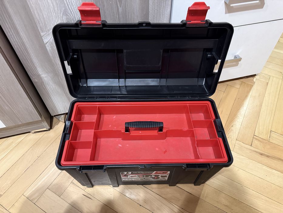 Куфар за инструменти с органайзер.