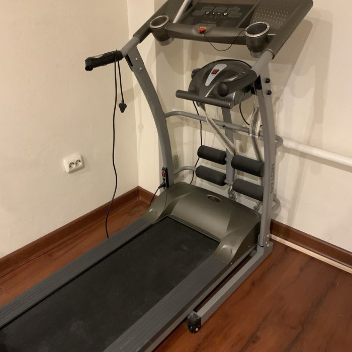 Продам срочно беговую дорожку