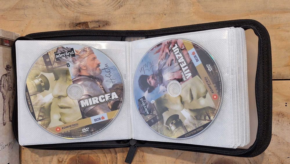 Particular! Geantă suport DVD-uri cu Filme de colecţie româneşti
