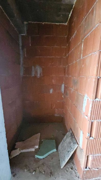 Тристаен с просторни тераси пред завършване