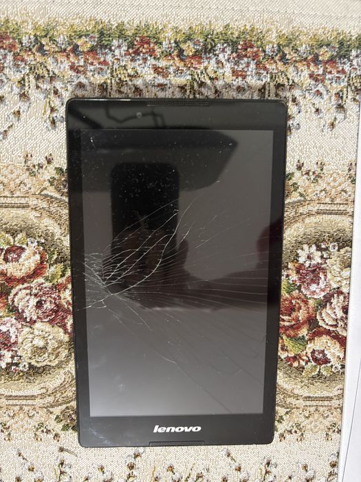 Tabletă Lenovo defectă – pentru piese sau reparație
