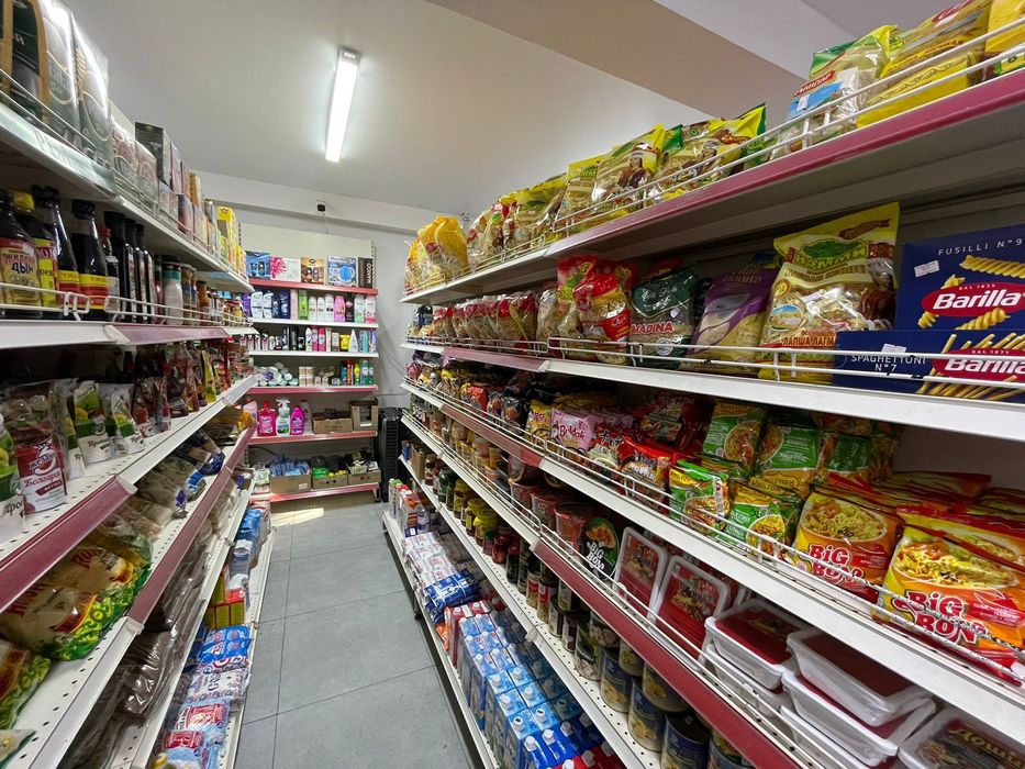 Магазин сатылады товарымен