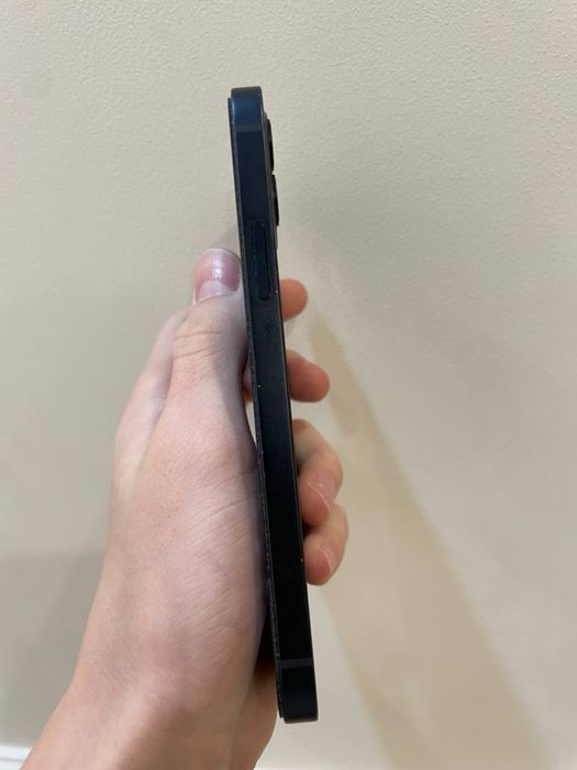 Iphone 12 коробка есть