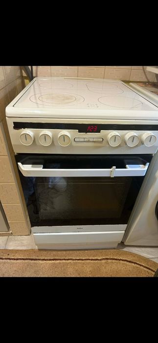 Продавам готварска печка Амика