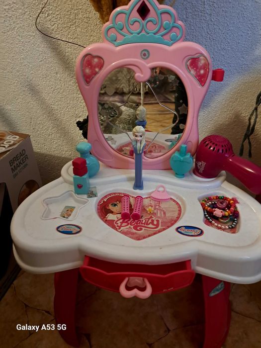 Детска тоалетка за малка принцеса