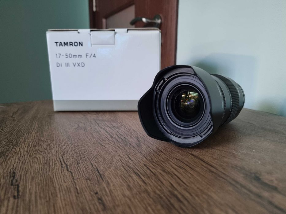 обектив Tamron 17-50mm f/4 Di III VXD - Sony E