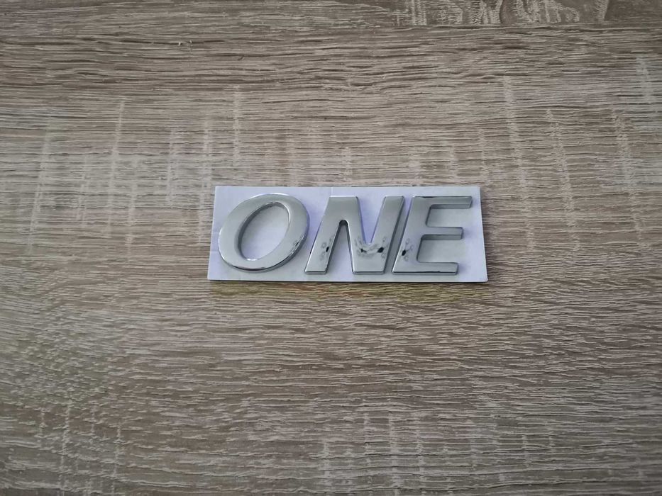 сребриста емблема MINI One