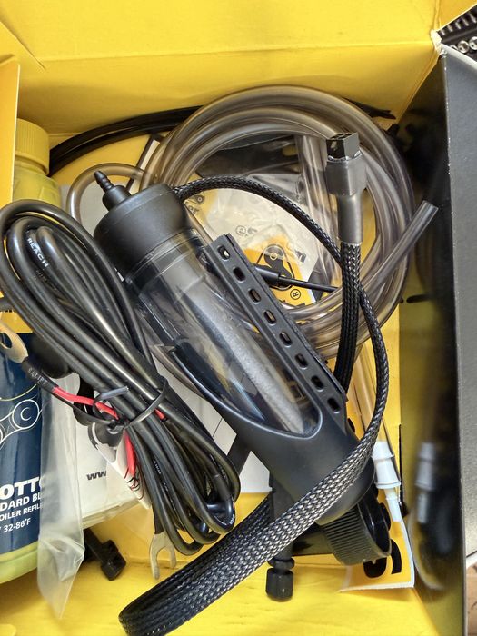 Vand sistem automat ungere lant moto Scottoiler 3.1