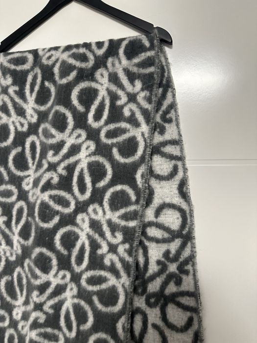 Esarfa Loewe 200*30 noua