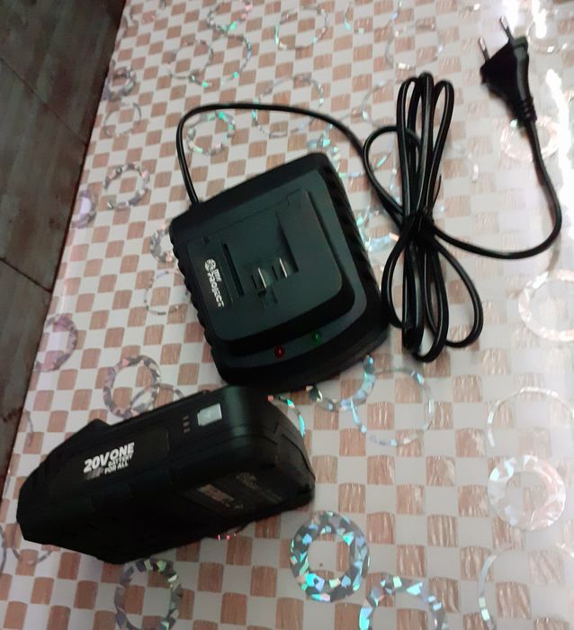 Fierastrau circular de mână cu acumulator 20V 2 A Li-ion și încărcător