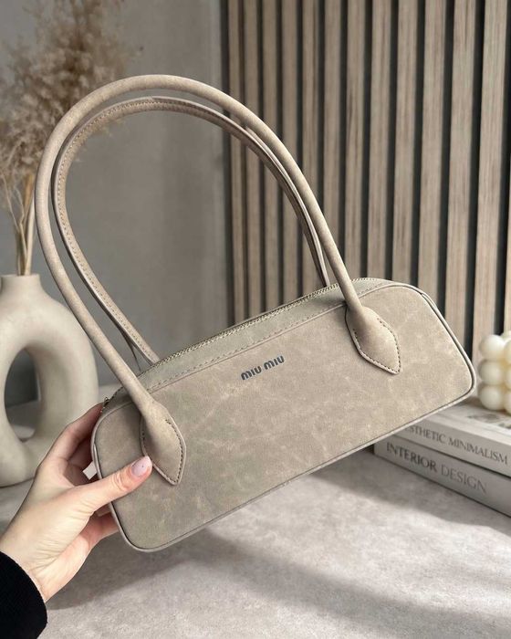 дамска бежова кафява чанта на миумиу миу miu с твърда дръжка нова