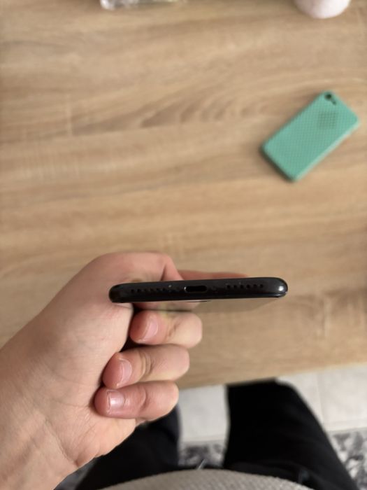 Iphone se 2020 като нов