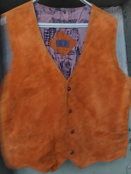 2 кожени жилетки