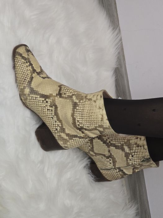 Botine Zara imitație șarpe mărimea 37