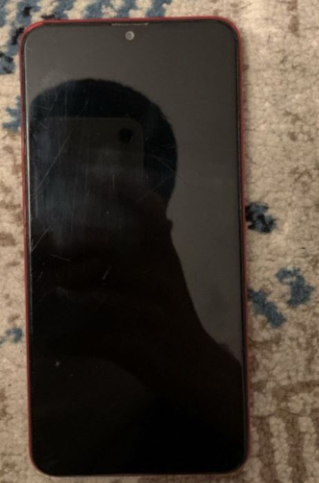 A10 s faqat shu Rangi qizil