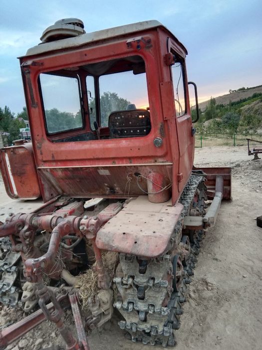 Buldozer DT75 sotiladi