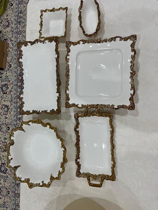 Бело-золотистые  классические посуды